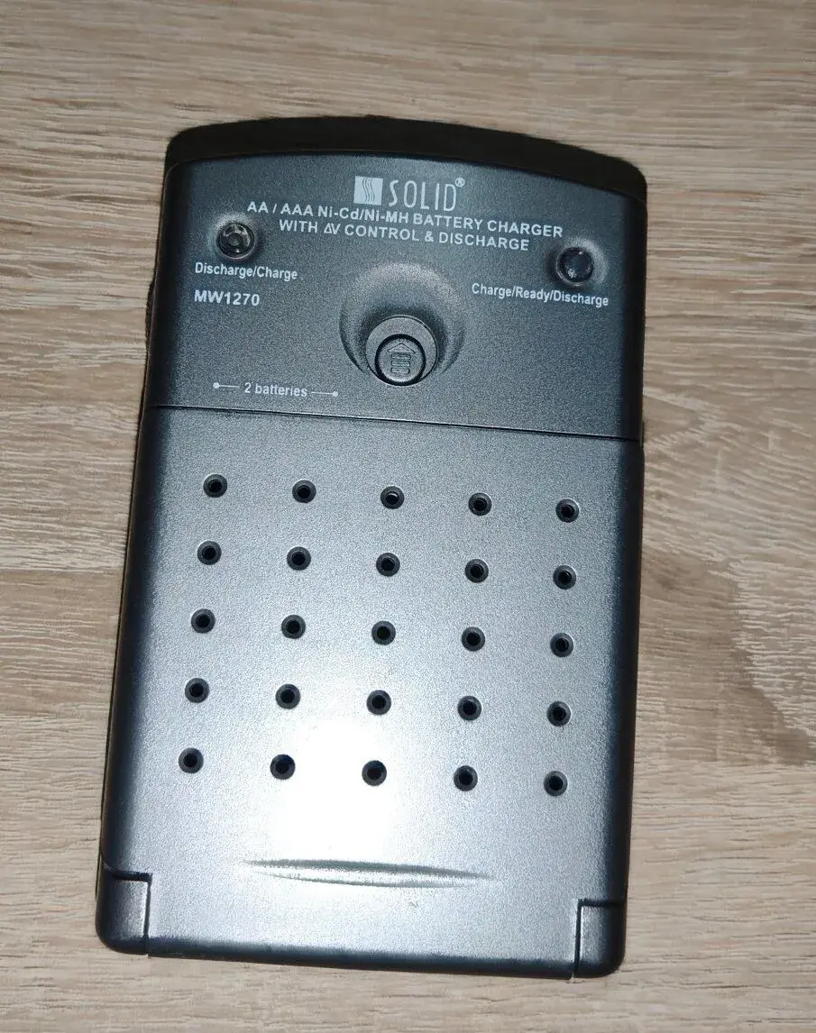 SOLID MW 1270 inteligentní nabíječka