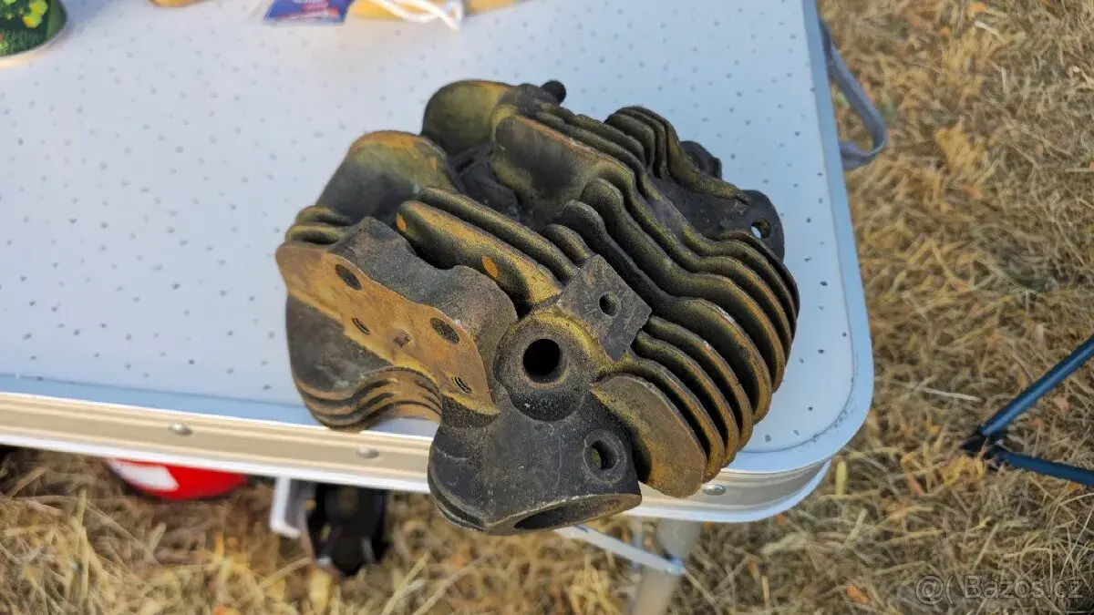 bronzová hlava na rudge 500