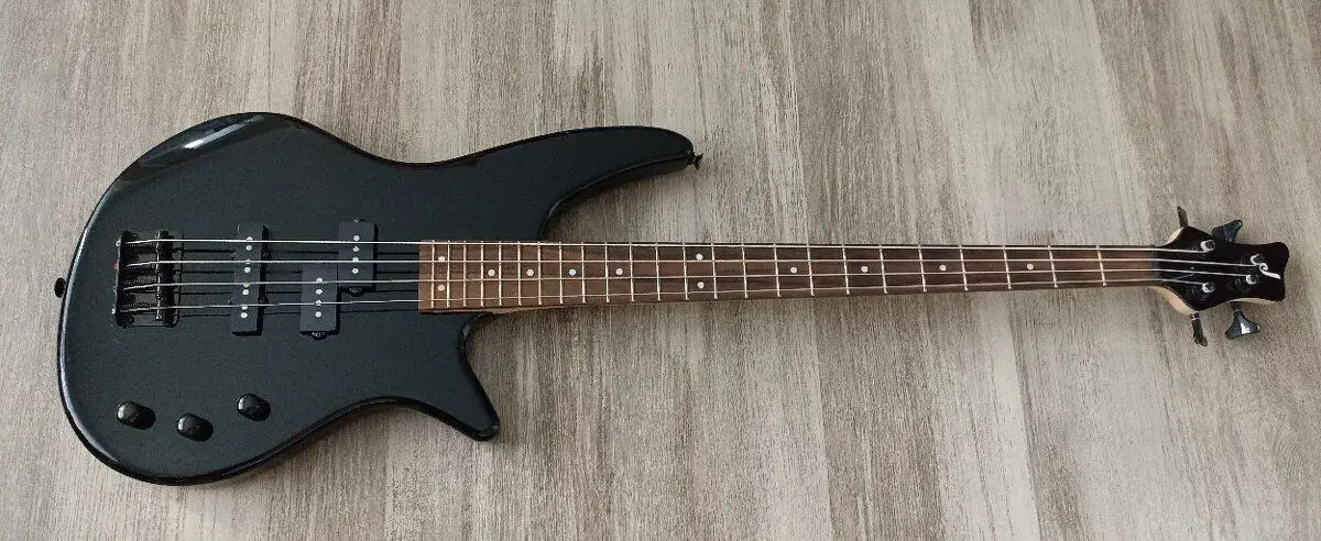Basová kytara Jackson JS2 IL Gloss Black