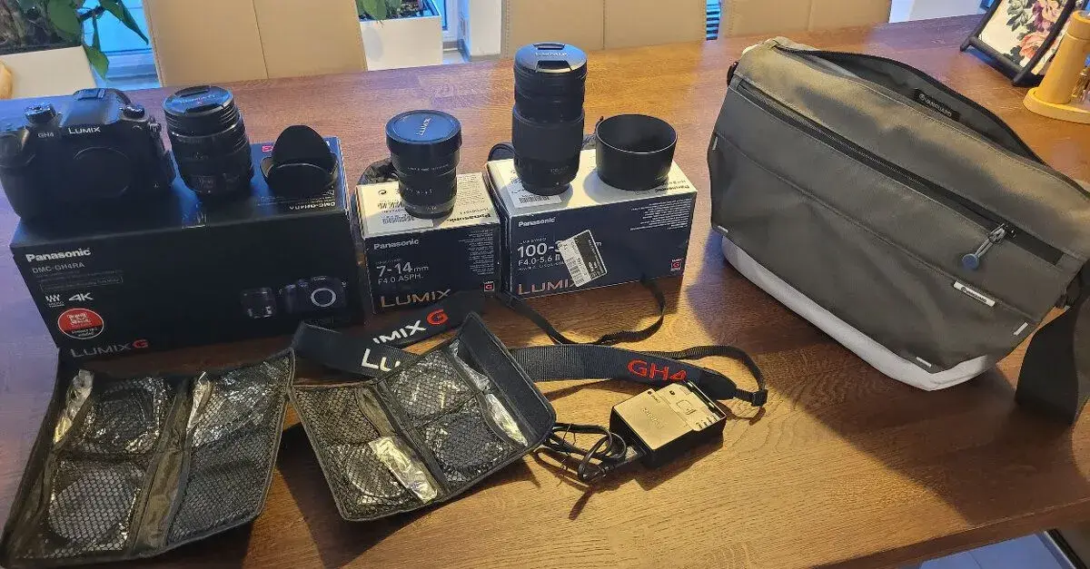 Panasonic GH4 + 2 objektivy + příslušenství