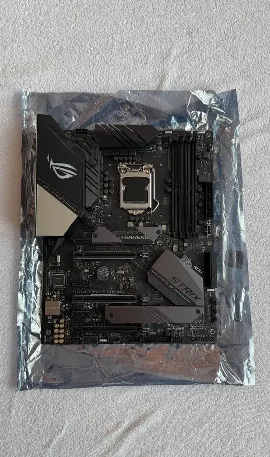 Asus strix z390-E patice LGA 1151