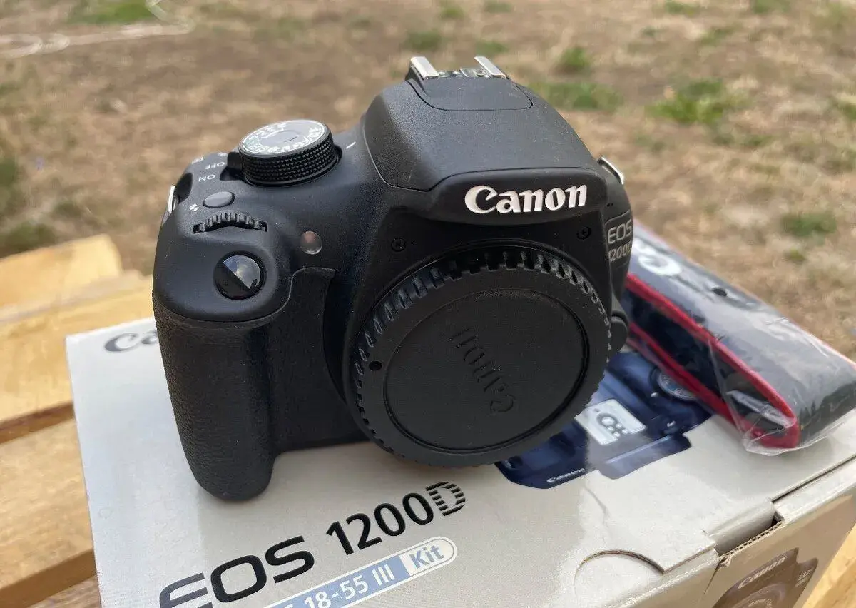 Canon EOS 1200D + 18-55mm