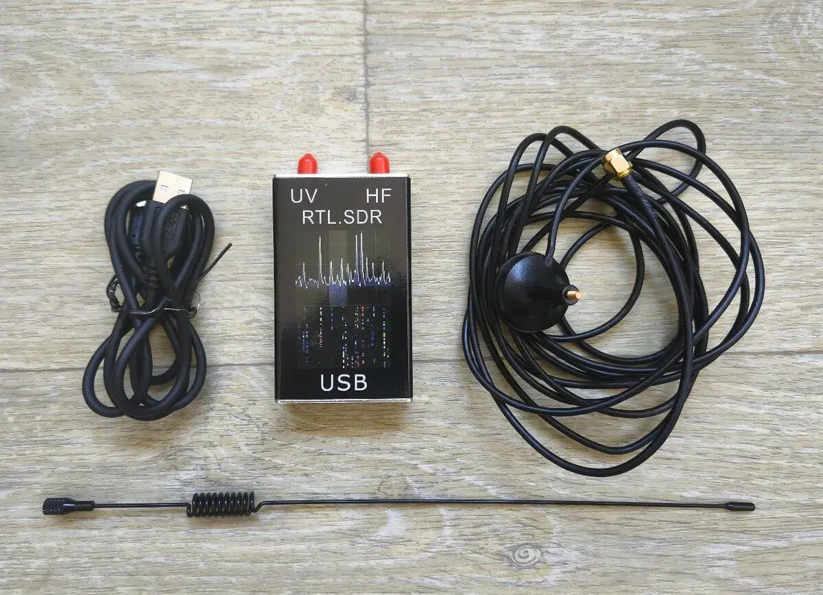 RTL-SDR širokopásmový USB rádiový přijímač (100kHz - 1.7GHz)