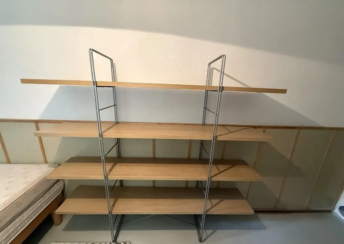 policový regál IKEA Enetri, police Niels Gammelgard