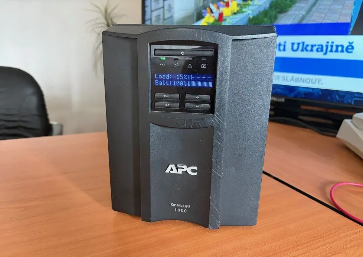 APC Smart-UPS 1000 VA LCD 230 V