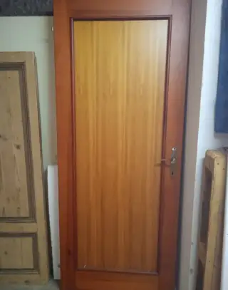 dřevěné dveře 80 L