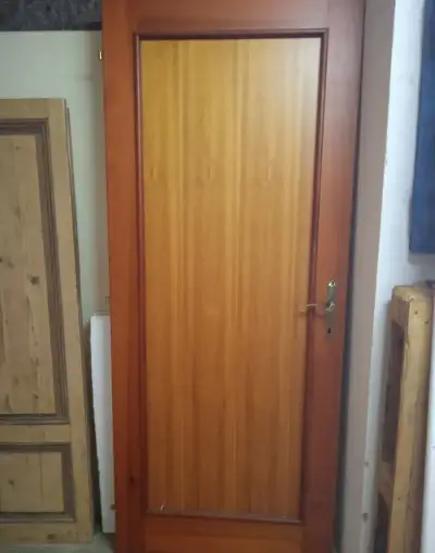 dřevěné dveře 80 L