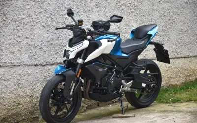 CF MOTO 450 NK 2024 najeto 1tkm stav nového stroje