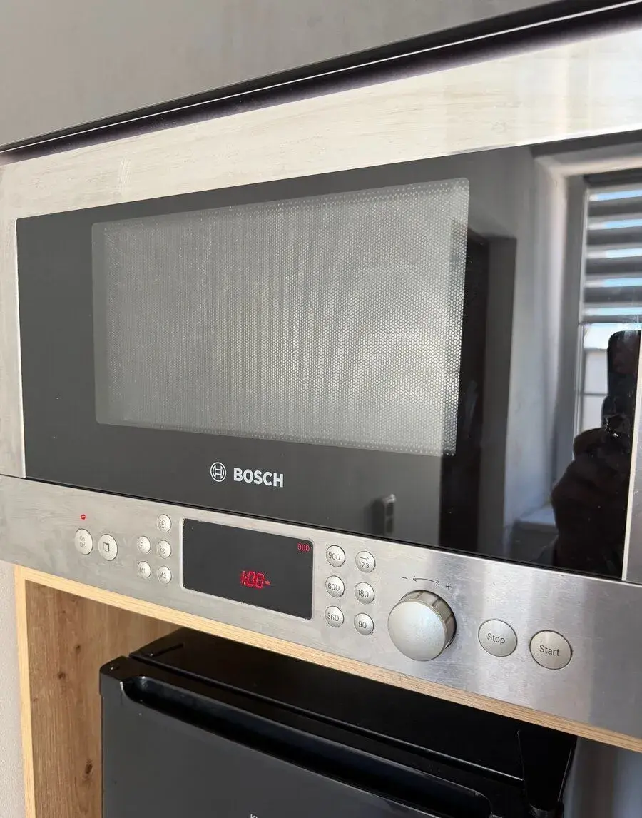 Mikrovlnná vestavěná trouba bosch