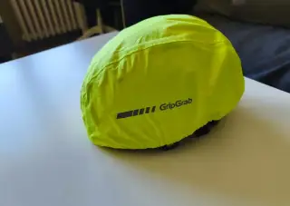 pláštěnka na helmu na kolo zn. Grip Grab