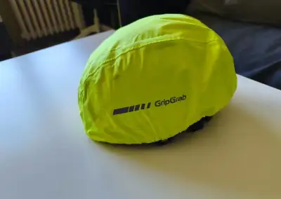 pláštěnka na helmu na kolo zn. Grip Grab