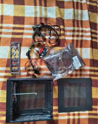 Mini-ITX skříň + 120W ATX zdroj na 12 V