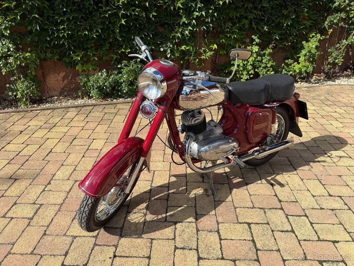 Jawa 250/353 kývačka
