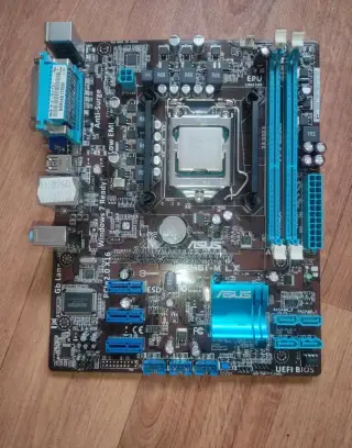 Asus PLUS R2.0 základní deska formátu uATX s osazeným proces