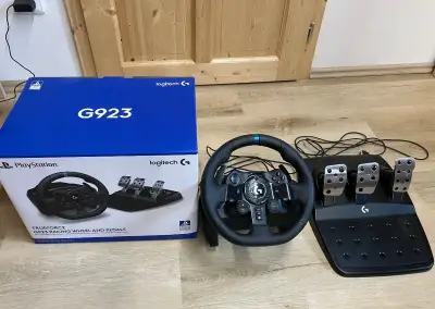 Herní volant s pedály Logitech G923 pro PS4/PS5/PC