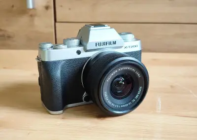 Fujifilm X-T200 (Tělo + Baterie + Objektiv Fujinon XC 15-45m