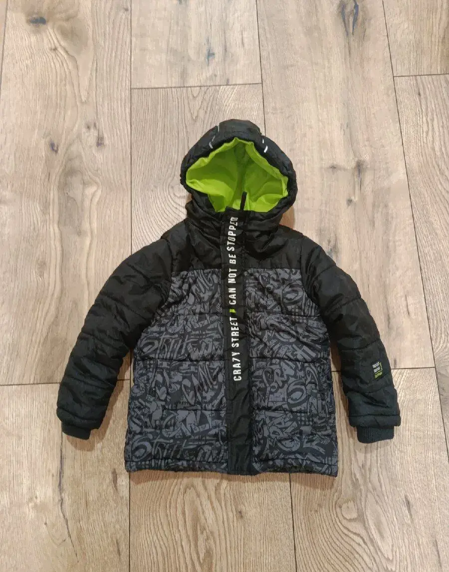Zimní bunda vel.110/116 pěkná