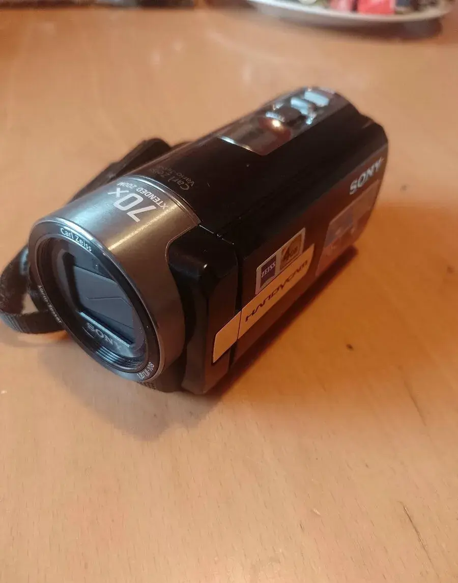 Digitální videokamera Sony Handycam DCR-SX65E (70x zoom)