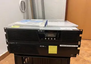 UPS Eaton 2000VA + přídavný bateriový modul