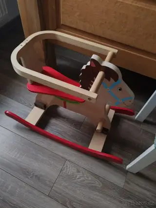 Daruji houpacího koně