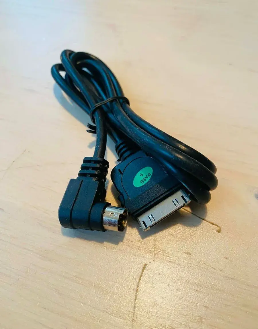 8 PIN konektor s koncovkou pro Apple iPod