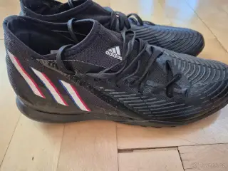 Turfy Adidas Predator Edge