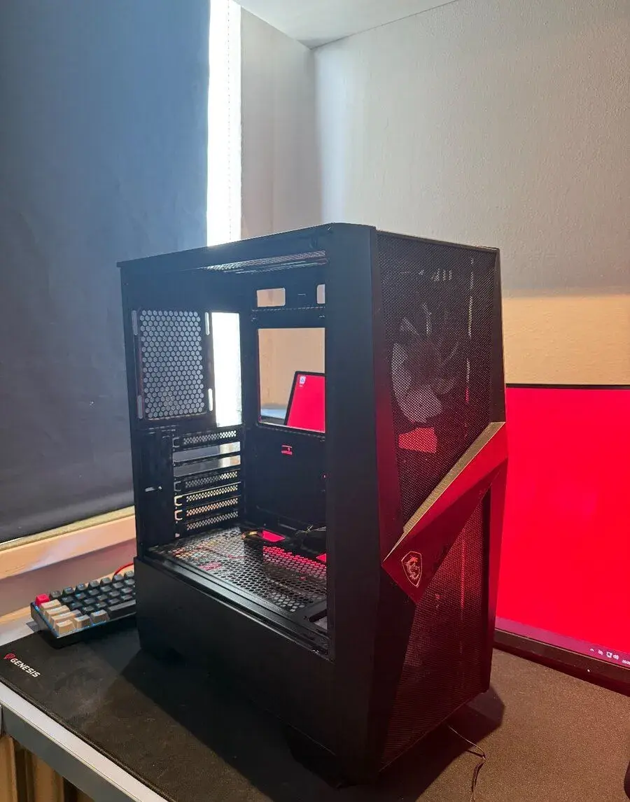 MSI MAG FORCE 100R skříň