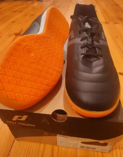 Sálové boty EUR 43, NOVÉ