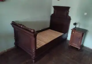 Starožitná postel