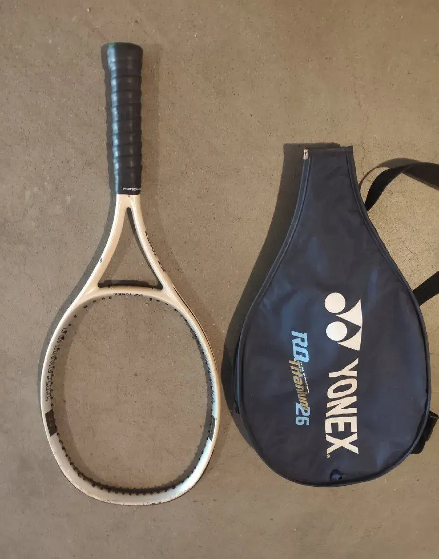 Tenisová juniorská raketa Yonex titanium 26