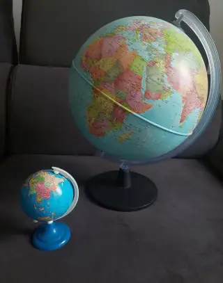 Globus - politický 25cm + mini globus ořezávátko 250 Kč