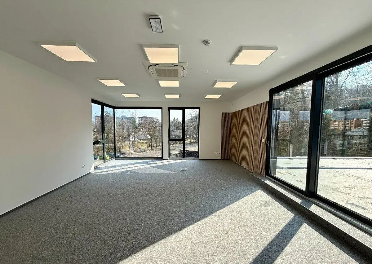 Pronájem kancelářského prostoru – 92 m2, Bučiska, Rožnov pod