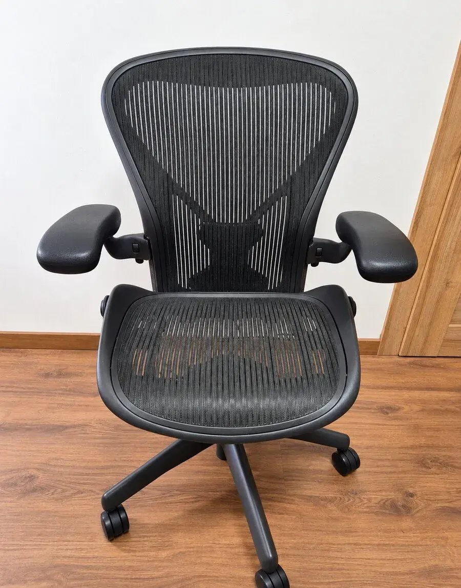 Herman Miller Aeron Graphite, velikost B
