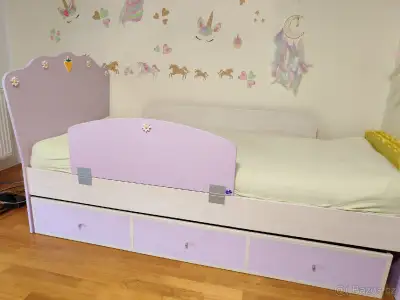 Krásný dětský masivní nábytek Cilek pro holčičky