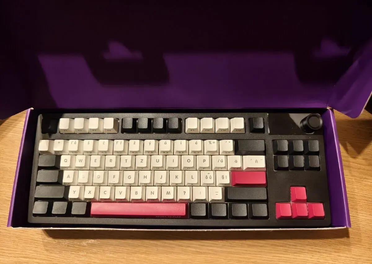 RGB bezdrátová mechanická herní Lorgar Steller Top stav