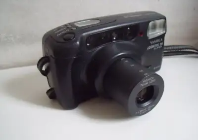 YASHICA ZOOMTEC 90 Super + pouzdro