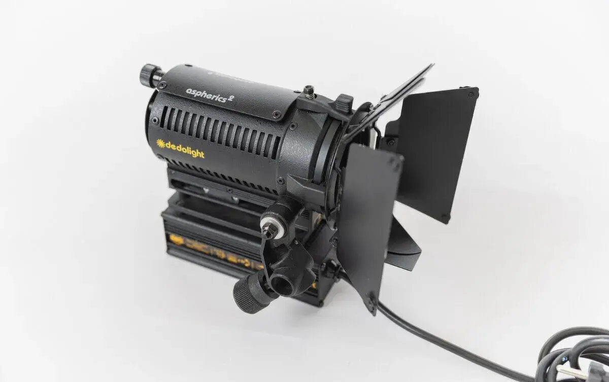 Dedolight DLHM4-300 s trafem, profesionální fokusovací světl