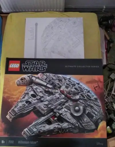 Prázdné krabice od Lego Star Wars 75397 a 75192