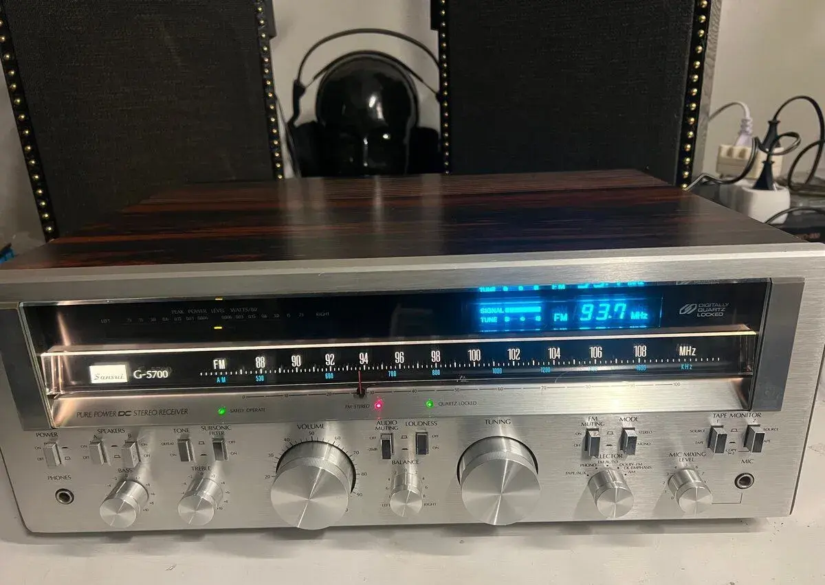 SANSUI VINTAGE RECEIVER G-5700