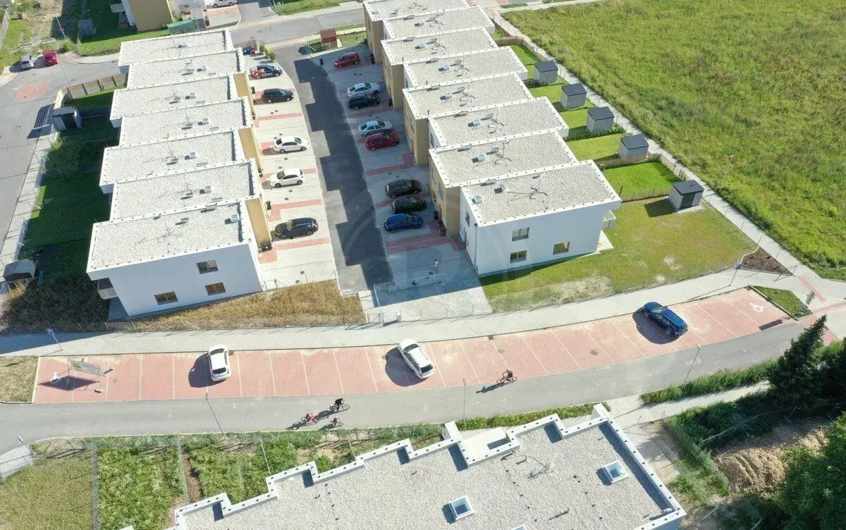 PRODEJ VENKOVNÍCH PARK. STÁNÍ, UL. BUKOVÁ, MLADÉ U ČB