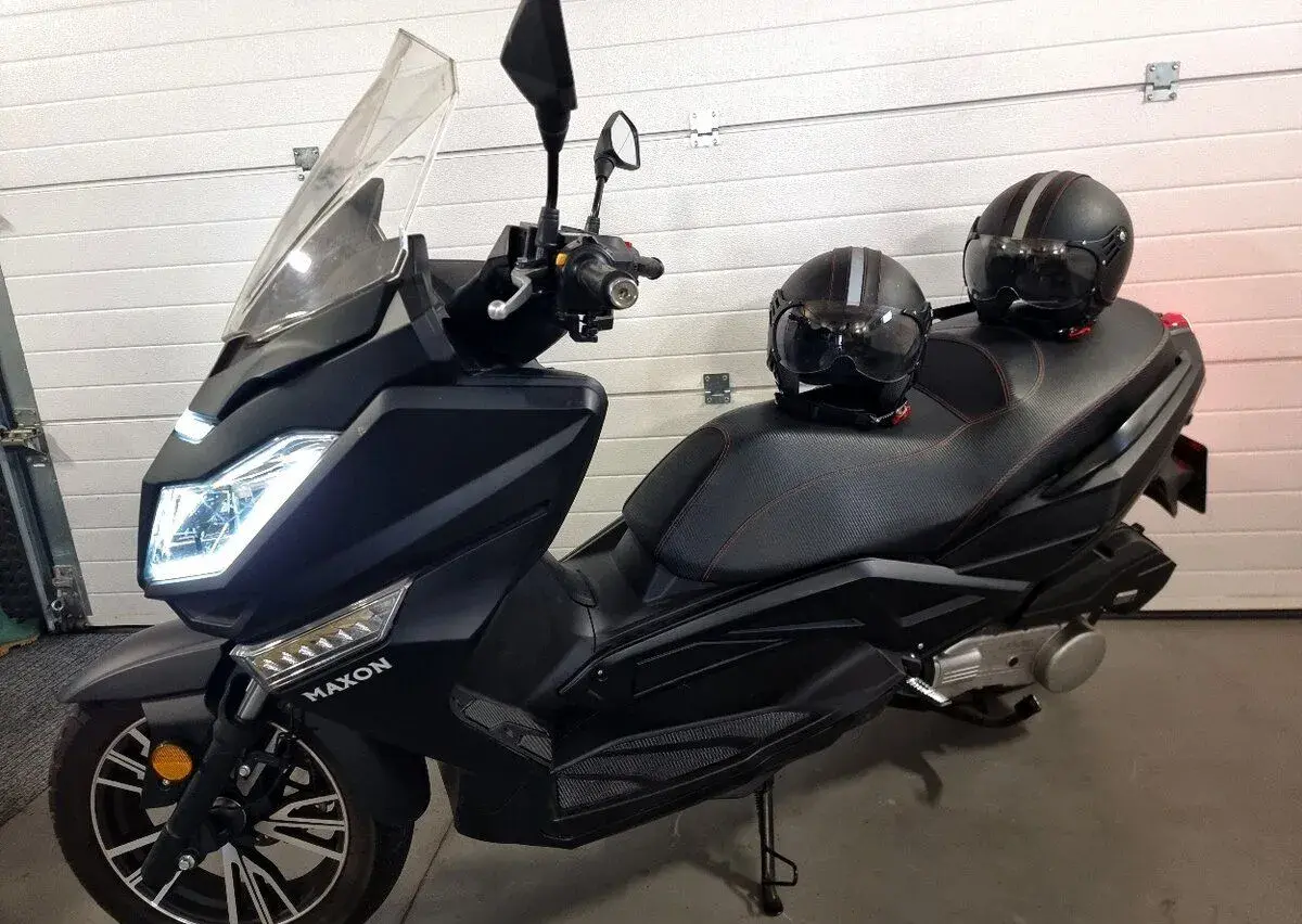 Zánovní Rok 2025 Maxon Optimus 125ccm Velký Scooter