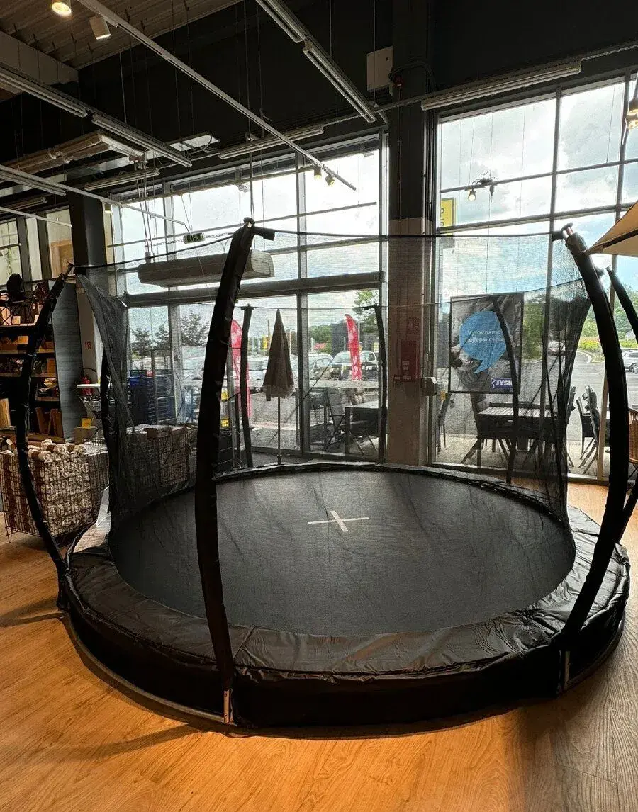 Přízemní trampolina