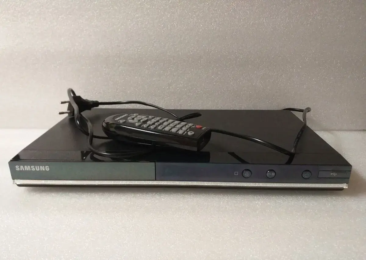 DVD přehrávač SAMSUNG DVD-D630