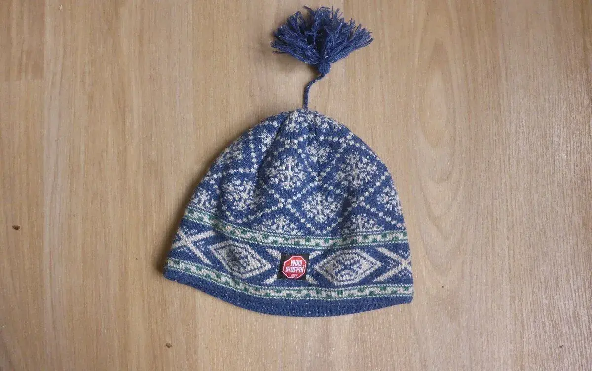 nenošená čepice Kama, windstopper, merino