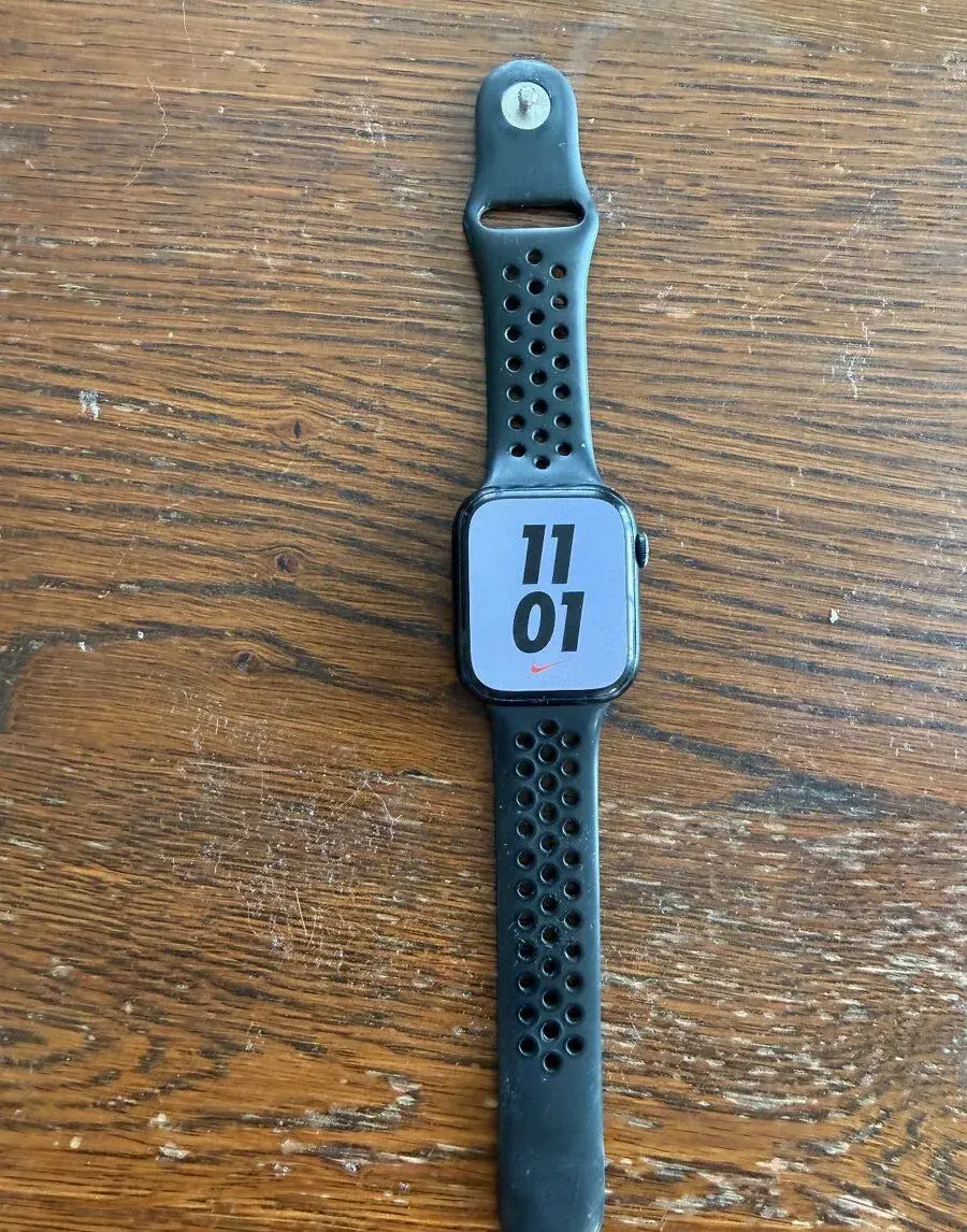 Apple Watch 7 NIKE 45 mm Cellular + GPS