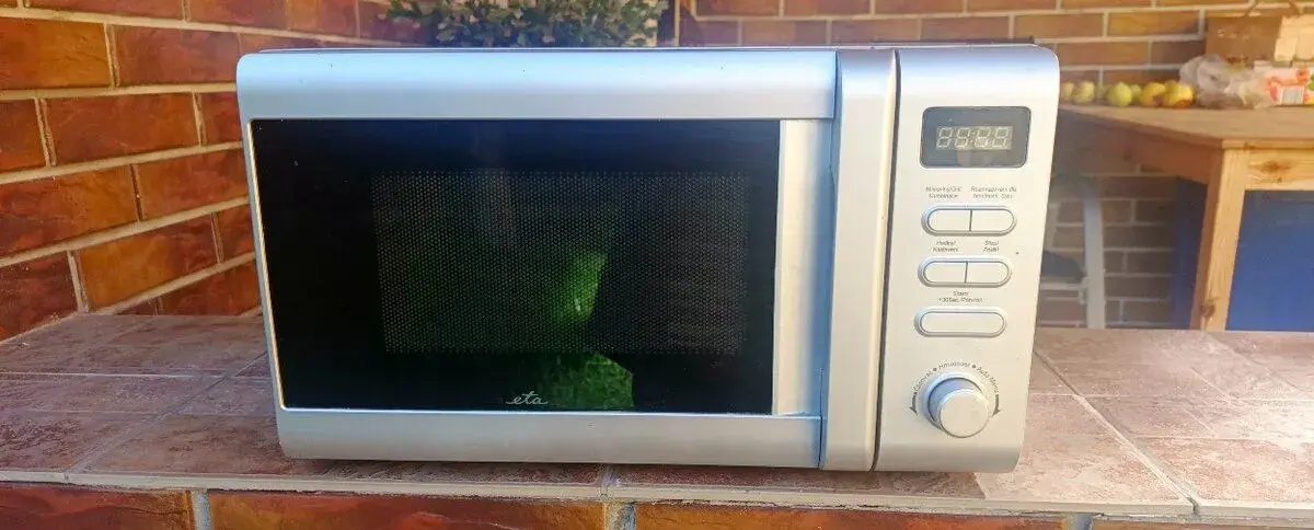 Mikrovlnná trouba ETA s grilem
