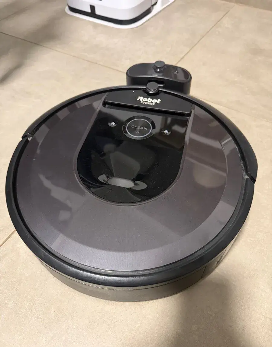 Robotický vysavač Roomba i7