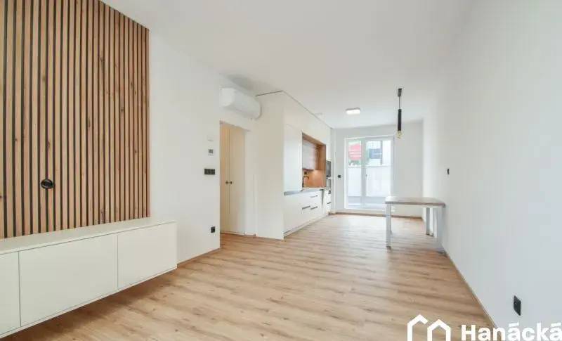 Podkrovní byt 2+kk 54 m2 s terasou 32 m2, ul.