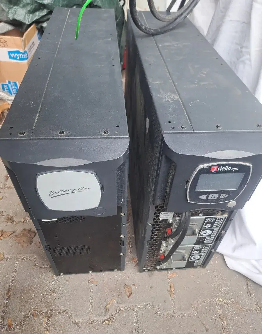 Záložní Baterky FVE zdroj UPS Riello SDL A4 6000VA 4200W