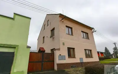 Prostorný dvougenerační rodinný dům v obci Lahošť, okres Tep